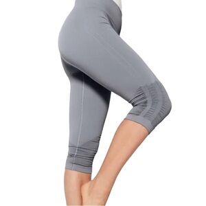 LULULEMON In the Flow Crop Taryn Toomey Cropped Leggings in Gray Size 4